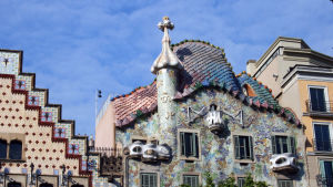 Arkitekten Antoni Gaudís byggnad Casa Batlló i Barcelonas nyare del Eixample. Arkitekten Antoni Gaudís byggnad Casa Batlló i Barcelona.