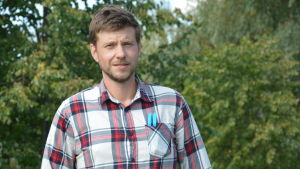 Den rena maten finns redan på ön så projektet handlar mest om att marknadsföra och nätverka anser Jonas Bergström. Porträtt av Jonas Bergström mot en somrig, grön bakgrund.