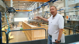 Nya projekt startas upp i produktionshallen säger Kenneth Holmgård. Kenneth Holmgård på Baltic Yachts.