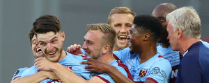 West Ham-spelarna firar Declan Rices 3–1-mål mot Watford West Ham-spelarna firar Declan Rices 3–1-mål mot Watford