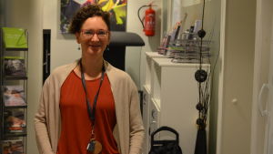 Sophie Holm koordinerar frivilliga på Helsingfors Mission. Sophie Holm på Helsingfors mission