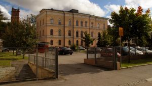 På Vasa övningsskola tyckte man att jag var en besvärlig katolsk bråkstake. Vasa övningsskolas gymnasium.