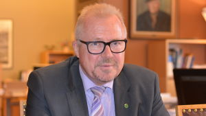 Stadsdirektör Ragnar Lundqvist behöver stöd i arbetet med näringslivet. Stadsdirektör Ragnar Lundqvist