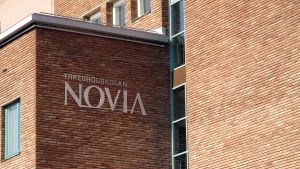 Största delen av de lediga studieplatserna på svenskt håll finns på Yrkeshögskolan Novia. Yrkeshögskolan Novia