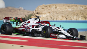 Kimi Räikkönen hoppas på en bättre säsong hos Alfa Romeo. Kimi Räikkönen kör i Bahrain.