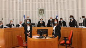 Högsta domstolen sammanträder i Jerusalem för att tackla den besvärliga frågan huruvida en politisk överenskommelse om en ny regering kan godkännas. Högsta domstolen sammanträder för att tackla den besvärliga frågan huruvida en politisk överenskommelse om en ny regering kan godkännas. Jerusalem4.5.2020