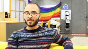Boodi Kabbani är kvotflykting från Syrien. Genom HeSeta har han fått kontakt med finländare och nu leder han en samtalsgrupp för HBTIQ-flyktingar. heseta kabelfabriken november 2015