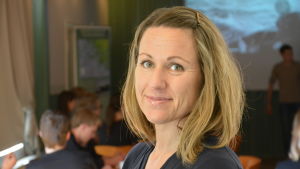 Lotta Sundgren. Profilbild av studiehandledare Lotta Sundgren vid Pargas svenska gymnasium.