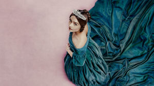 Victoria alkaa Yle TV1:ssä 4.4. Pääosaroolissa Jenna Coleman. Victoria-tv-sarja, pääosanäyttelijä Jenna Coleman.