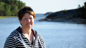 Riikka Tervali är forskare och marinarkeolog vid Museiverket. Porträttbild på Riikka Tevali.