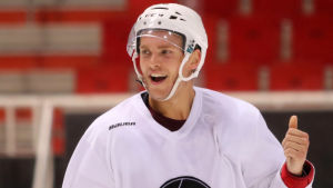Mikko Rantanen. Under sommaren har Mikko Rantanen hunnit dra på sig TPS träningströja.