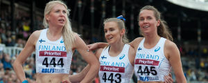 Sara Kuivisto vann 1500 meter i Sverigekampen i fjol och slutade trea på 800 meter, framför bland annat Zenitha Eriksson och Aino Paunonen (t.h.). Sara Kuivisto, Zenitha Eriksson och Aino Paunonen, Sverigekampen 2017.