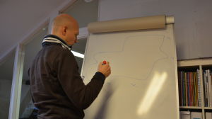 Ansgar Hahn på Egentliga Finlands energi anser att de många turerna inom kommunen har försvårat arbetet med vindparken. Ansgar Hahn, december 2014