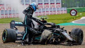 Valtteri Bottas tvingades bryta. Valtteri Bottas går bort från banan.