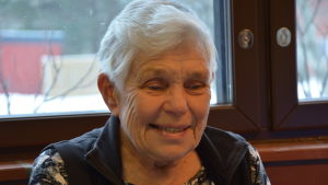 Gunhild Lindström. Gunhild Lindström, en dam med svartvit skjorta och en svart fleeceväst.
