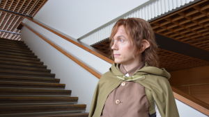 Pippin (Markus Riuttu) på Åbo stadsteaters pjäs Sagan om ringen. Karaktären Pippin från Åbo stadsteaters pjäs Sagan om ringen.