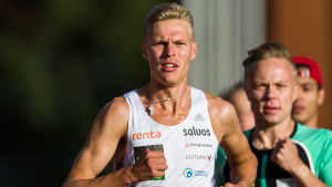 Topi Raitanen var klar etta på herrarnas 1 500 meter. Topi Raitanen var klar etta på herrarnas 1 500 meter.