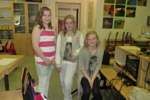 Amelia Kvist, Fanny Allus och Josefin Järv går i Gerby musikskola. Amelie Kvist, Josefin Järv och Fanny Allus spelar i Gerby musikskola