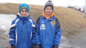 Emil Bäcklund och Joel Lindholm tränar fotboll en par gånger i veckan Emil Bäcklund och Joel Lindholm spelar fotboll i Korsnäs