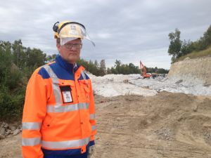 Fabrikschef Jyri Rantanen vid Yaras gödselfabrik i Nystad säger att han väl kan dela med sig av sina erfarenheter till Polen.
