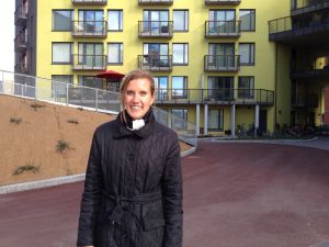 Miimu Airaksinen från VTT säger att man i Fiskehamnen i Helsingfors funderat noga på hur extrema vindar i framtiden påverkar området.