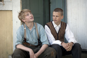 Gustaf och Karl blir bästisar för att senare bli rivaler i Lärjungen. lärjungen