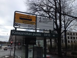 Byter parken namn måste också spårvagnshållplatsen göra det. Spårvagnshållplatsen vid Skatuddsparken.