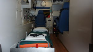 Ekenäs sjuktransports ambulanser har den utrustning som behövs enligt nuvarande avtal. Ekenäs sjuktransports ambulanser är utrustade enligt nuvarande avtal.