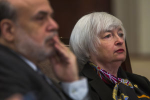 Förre Fed-chefen Ben Bernanke och nuvarande chefen Janet Yellen är ense om att strama åt penningpolitiken Ben Bernanke och Janet Yellen