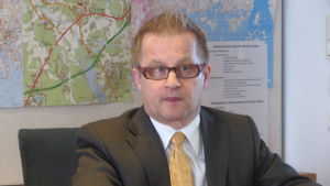 Vi måste vara med och utreda med öppet sinne, säger Askolas kommundiretör Esko Rautiainen. Esko Rautiainen