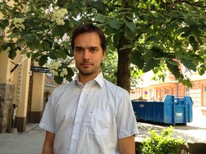 Tommi Saarikivi, vd, Finlands Teatrar tycker inte att det är klokt att mäta resultat om statsstödet inte ökar.