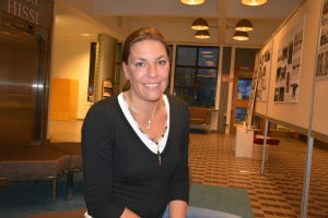 Mikaela Rehnström tycker Oivarapporten kunde ta fasta på också positiva saker. Mikaela Rehnström jobbar på matbutiken M-Jannes i Ekenäs.
