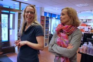 Ohjaaja Katri Manninen ja tuottaja Eeva Rantanen Ohjaaja Katri Manninen ja tuottaja Eeva Rantanen kuvauksissa