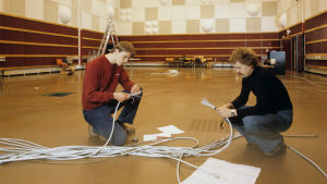 Yleisradion Musiikkistudio M1 (kevyen musiikin studio) otettiin käyttöön vuonna 1979. Asennustyöt vielä käynnissä.