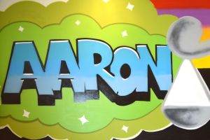 Målningen är en hyllning till sönerna, Aaron och Atlas Graffiti på väggen hemma hos Patrik Sarinko