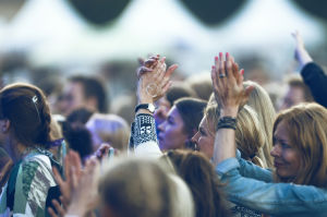 Festivalpublik på Seibona Seys spelning på Ruisrock 2016
