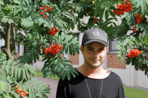 Niko Saarinen on vasta aloittanut YouTube-videoiden tekemisen. Parasta Suomen YouTube-skenessä on yhteisöllisyys. Tubettajat muodostavat perheen. Niko nähdään Tubeconissa vielä lauantaina.