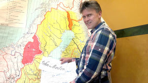 Lektor Långbacka med Mortons namnteckning och minneskarta. Lektor Långbacka med Mortons namnteckning och minneskarta.