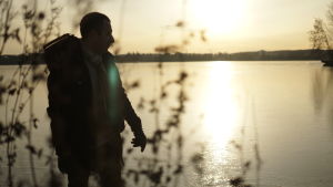 Irakilainen muusikko Samer Saad Pyhäjärven rannalla
