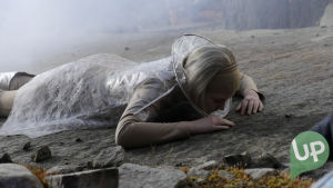 Kuvassa Aina (Amelie Baluberg).