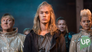Kuvassa Aimo Räsänen, Joel Bonsdorff ja Hanna-Riikka Siitonen Veden Vangit -rooleissa.