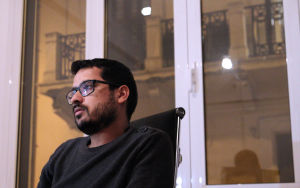 Dan Biswas är verksamhetsledare för Faros som hjälper ensamkommande minderåriga flyktingar i Aten. Dan Biswas, verksamhetsledare för Faros.