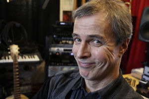 Janne Louhivuori kotistudiossaan.