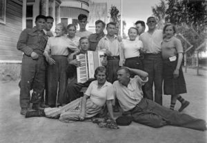 Sotasairaalassa työskenteleviä venäläisiä sotavankeja Kokkolassa kesällä 1942.