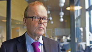 Nykarlebys stadsdirektör Gösta Willman äger själv en pälsbollsmössa och hustrun äger en minkpäls. Gösta Willman.