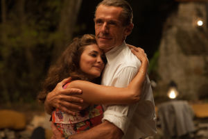 Audrey Tautou ja Lambert Wilson Simonena ja Jaquesina Jacques Cousteau ja hänen vaimonsa Simone Melchior
