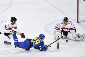 Segerskytten mot Schweiz, William Nylander, hyllas av en annars kritisk svensk presskår.
