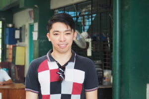 Marc Advicula jobbar med barnen på rehabiliteringscentret Bicutan. Marc Advincula jobbar med barnen i Bicutan.