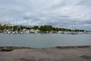 Gästhamnen i Dalsbruk sedd från den motsatta stranden.