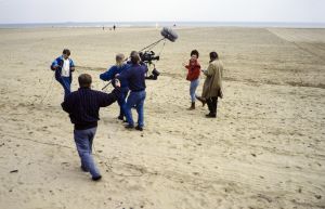 Kuvausryhmä työssä televisiosarja Pakanamaan kartan kuvauksissa Redcarissa, Pohjois-Yorkhiressa Isossa-Britanniassa vuonna 1990.